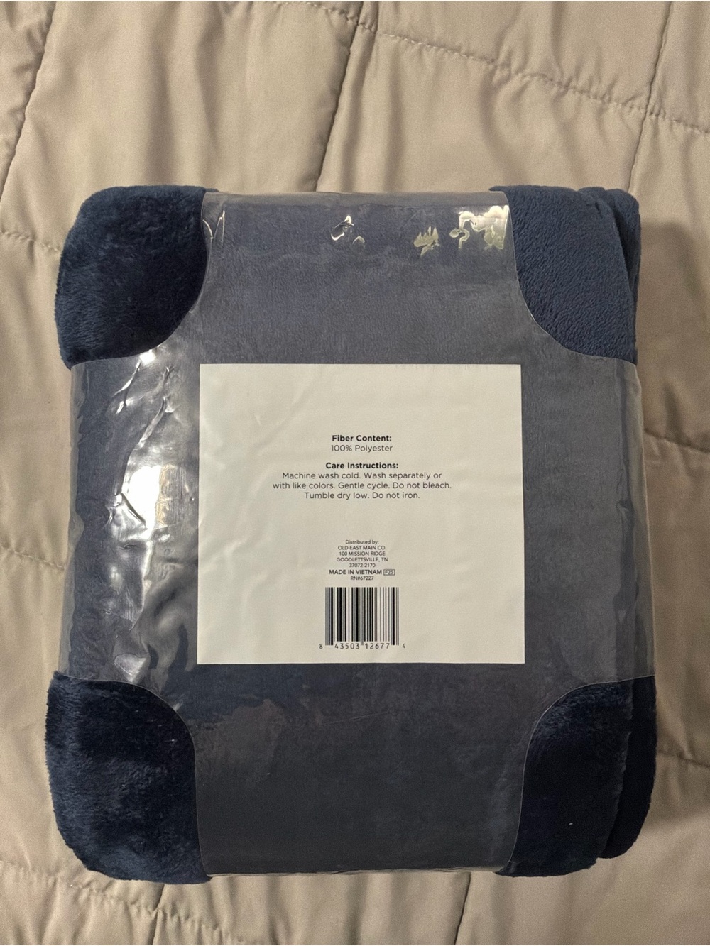 Comfort Bay Plush Cozy & Lightweight Queen Size Blanket in Navy Blue - Picture 3 of 3